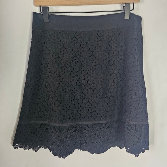 LOFT Dresses & Skirts - LOFT Black Eyelet Lace A Line Skirt Size 6 Side Zip Knee‎ Length